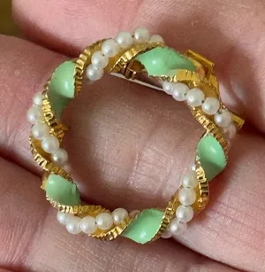 Source Unknown Vintage Gold Tone Wreath Brooch with Faux Pearls and Green Enamel Leaves thumbnail 1