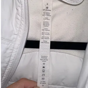 Lululemon Extra Mile Puffer Size 8 White Hooded Quilted Insulated Full Zip‎ thumbnail 5