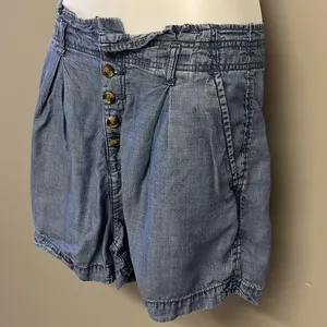 American Eagle Blue High Rise Button Down Pleated Pocketed Mom Shorts- Size 14 thumbnail 2