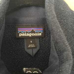 Patagonia Dark Blue Sleeveless Fleece Vest company logo embroidered Size S thumbnail 3