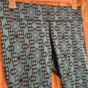 PINK Victorias‎ Secret Teal Black Aztec Yoga Athletic Capri Leggings Large thumbnail 4