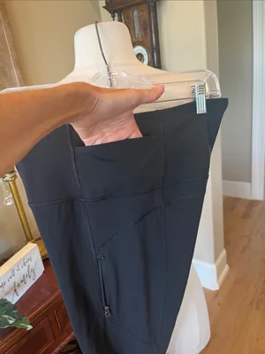 Lululemon Black Multi Pocket Athletic Leggings thumbnail 8