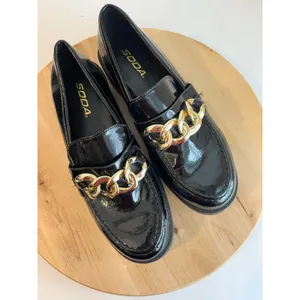 Soda Black Patent Vegan Leather Gold Chunky Chain Loafer Shoe Size 9-9.5 thumbnail 5