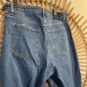 Abercrombie & Fitch Women’s High Rise The Mom Jean Curve Love in Dark Destroy 29 thumbnail 13
