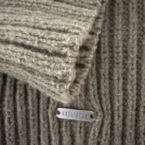 Hollister Green ribbed turtleneck sweater #preppy #winter thumbnail 3