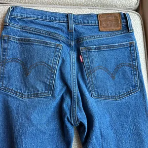 Levi’s Wedgie buttonfly high rise distressed jeans size 26 thumbnail 11