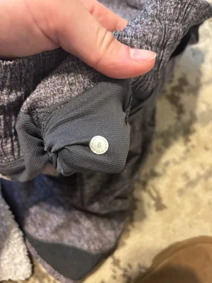 Lululemon Hot Hot Shorts 2.5” thumbnail 4
