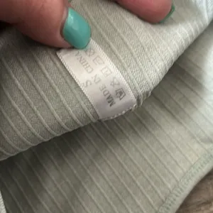 Green ribbed sports bra thumbnail 3