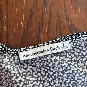 Abercrombie & Fitch Double V Spot Print Tank Top Size Small thumbnail 4