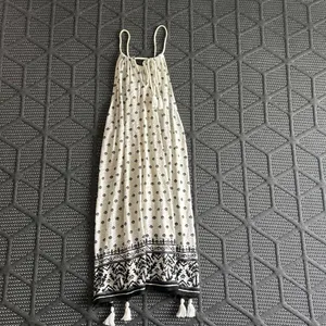 Women’s vineyard Vines White/Black Halter Blouse with Black Polka Dots and a Black Ornate Border at the Hem, Size S thumbnail 4