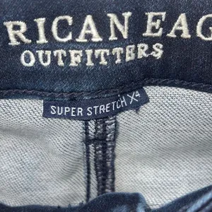American Eagle Womens Super Stretch X4 Distressed High Rise Jegging‎ Dark Wash 6 thumbnail 5