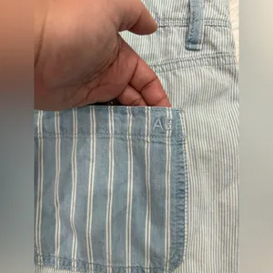🆕 American Eagle Outfitters Blue and White Striped Overalls Size L thumbnail 5