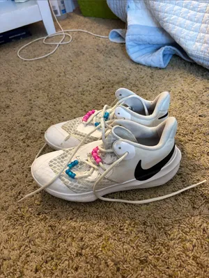 Nike Women’s White Sneakers thumbnail 2