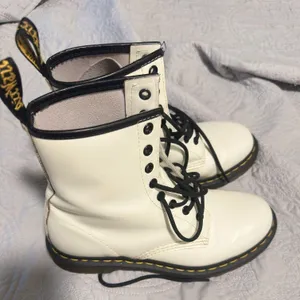 1460 Dr. Martens Lace-Up Boots Leather White Smooth 8 Women’s thumbnail 1