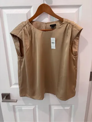Ann Taylor Satin Cap Sleeve Shell Top in Beige/Gold size Medium NWT thumbnail 3