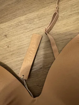 SKIMS Bralette thumbnail 3