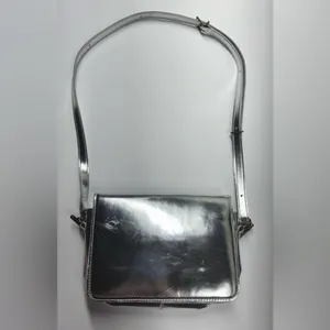MADEWELL The Toggle‎ Flap Crossbody Bag in Specchio Leather - Silver thumbnail 2