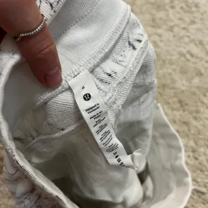 Lululemon Shorts thumbnail 3