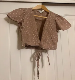 American Eagle Wrap Blouse Small Light Brown Floral Print Short Sleeve Smocked thumbnail 1