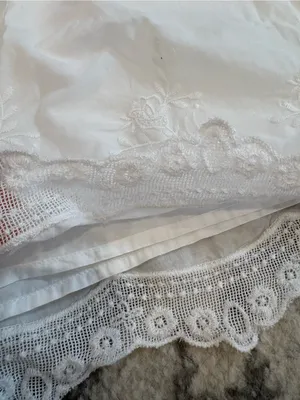 Old Navy White Embroidered Lace-Trim Shorts thumbnail 3