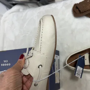 Universal Threads Women's Cream Loafers thumbnail 9