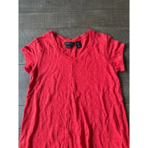 Tahari women's red short‎ sleeve v neck tee size small thumbnail 3