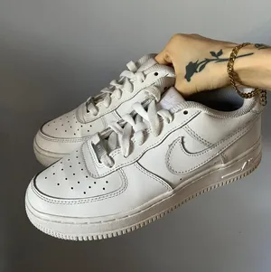 Nike Air Force 1 LE GS ‘Triple White’ thumbnail 6