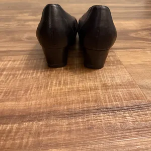 Clarks Leather Comfort Dress Pumps Heels Black Knot Detail Size‎ 9.5 thumbnail 4
