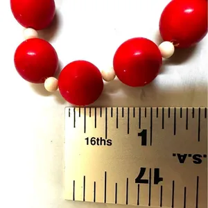 Vintage red beaded necklace thumbnail 9