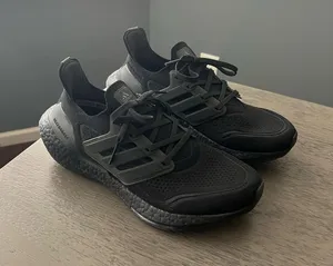 Women’s Adidas Ultraboost 22 thumbnail 1