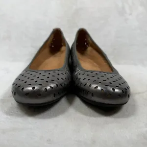 Vionic Caroll Ballet Flat Gunmetal Metallic Perforated Leather Orthotic Shoes 7 thumbnail 2