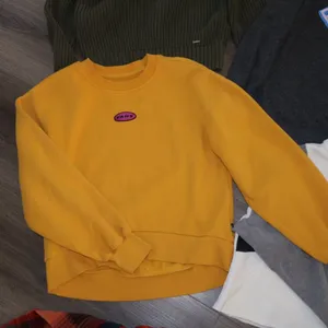 Women’s sweaters XS, vans, holister, wildfox, top shop thumbnail 7