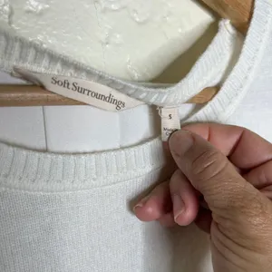 Soft‎ Surroundings White Mixed Media Knit Back Pleat Tunic Sweater Small thumbnail 2