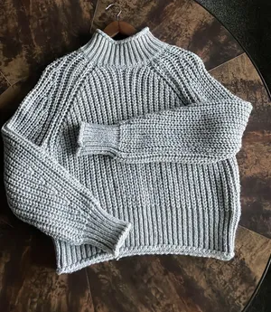H&M Sweater thumbnail 1