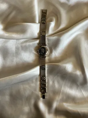 Gucci Vintage Womens Watch With black Face And Stainless Steel Band thumbnail 3