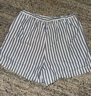 Wilfred Free Shorts thumbnail 3