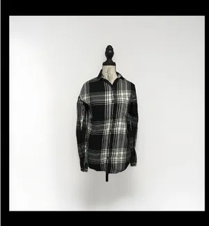 Old Navy The Boyfriend Flannel Shirt Womens Small Plaid Black White Long Sleeve thumbnail 2