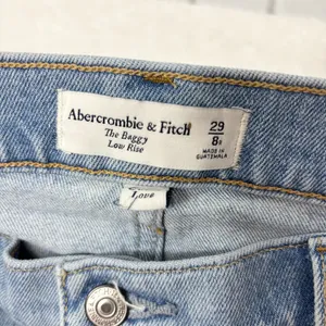Abercrombie & Fitch The Baggy Low Rise Light Blue Jeans‎ Size 29/8R thumbnail 6