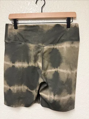 NIKE One Luxe 7” Olive Tie-Dye Bike Shorts Neon Yellow Side Stripes Size Large thumbnail 9