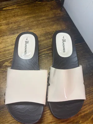 No boundaries cream sandals size 7 thumbnail 2
