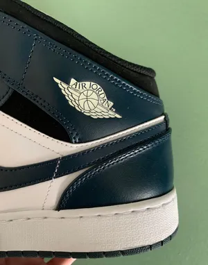 Nike Jordan 1 Mid thumbnail 5