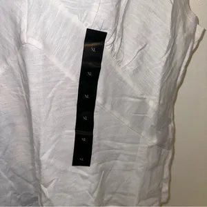 Banana Republic Short sleeve v neck cotton blend t-shirt in white size X-large thumbnail 7