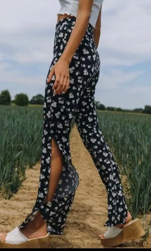 Boutique NEW Wild Child Daisy Flares thumbnail 2