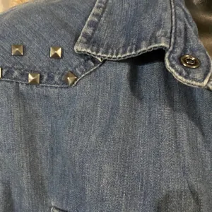 American Eagle Long Sleeve Jean Button Up Shirt thumbnail 3