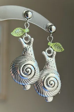Handmade cute boho retro funky style snail dangle earrings🐌🌀 thumbnail 1