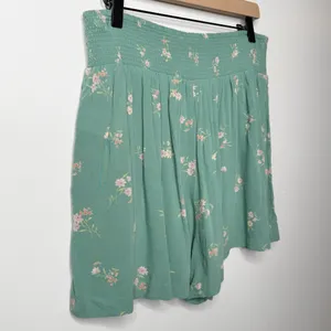 NWT American Eagle Floral High Waisted Soft Everyday Shorts Green Size Large thumbnail 7