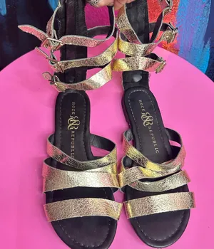 Rock & Republic Womens 7 Gladiator Sandals Gold Metallic Strappy Buckle‎ EUC thumbnail 1