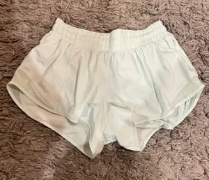 Lululemon Hotty Hot Shorts 2.5" Low-Rise thumbnail 1