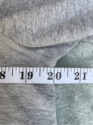 Vuori Halo Essential Hoodie Light Gray Heather Women's Minimalist Outdoor Size M thumbnail 9
