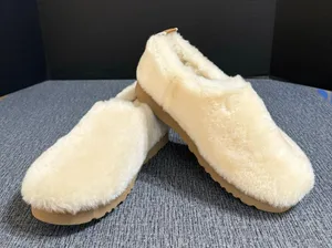UGG Women’s Classic Cozy Bootie thumbnail 3